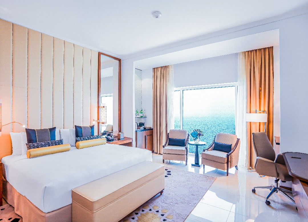 SUPERIOR ROOM SEA VIEW KING / TWIN