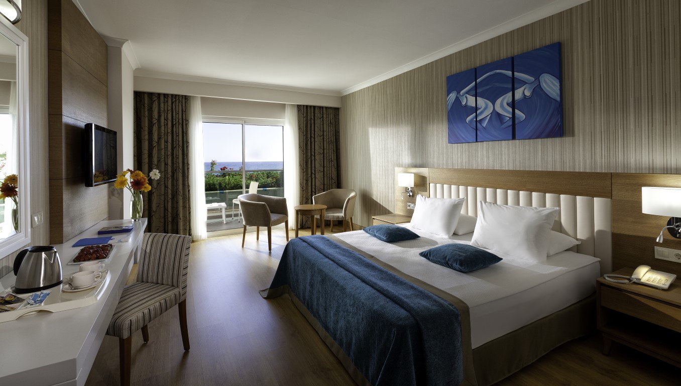 CORAL ROOM