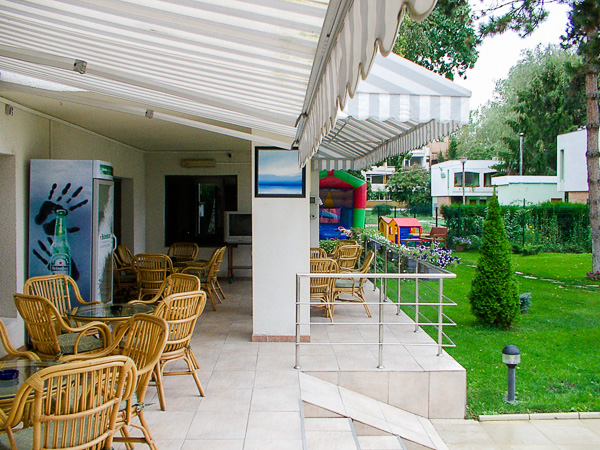 Neptun, Hotel Cocor, terasa.jpg