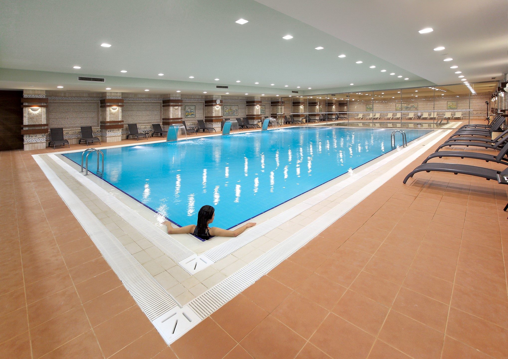 Piscină interioară