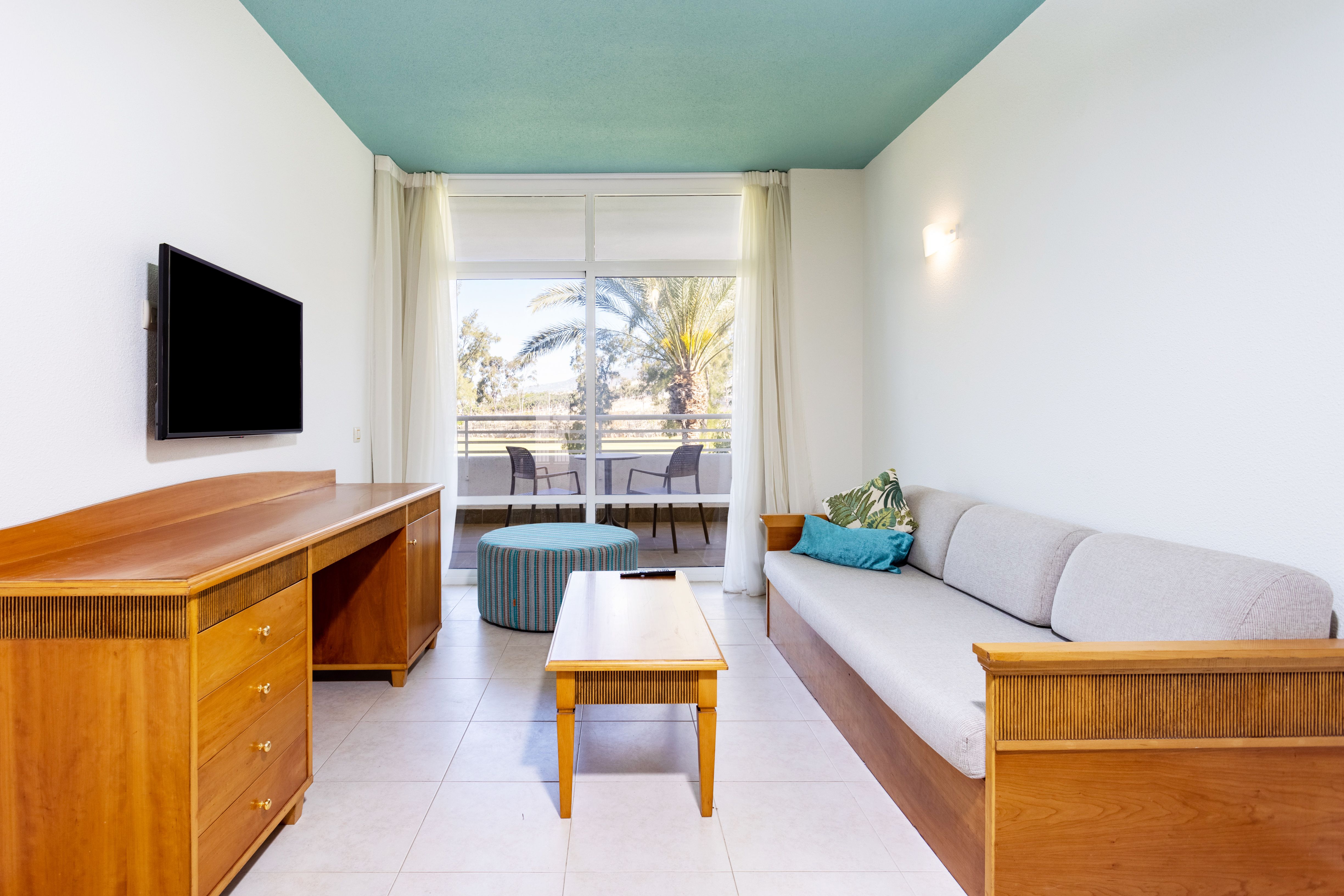 SUITE GARDEN OR POOL VIEW (BALCONY OR TERRACE)