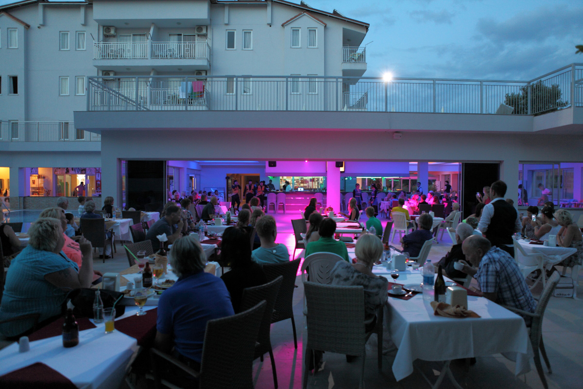 MAIN RESTAURANT