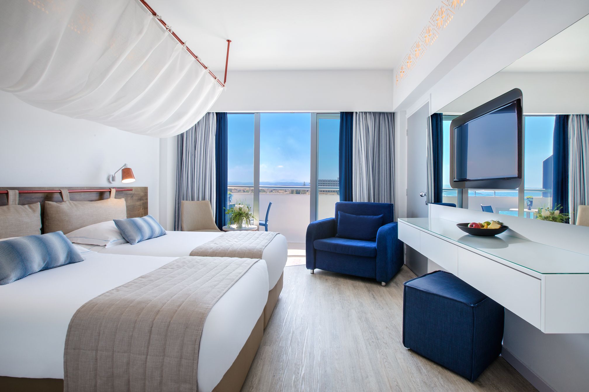 Superior Room (LateralSeaView, Balcony)