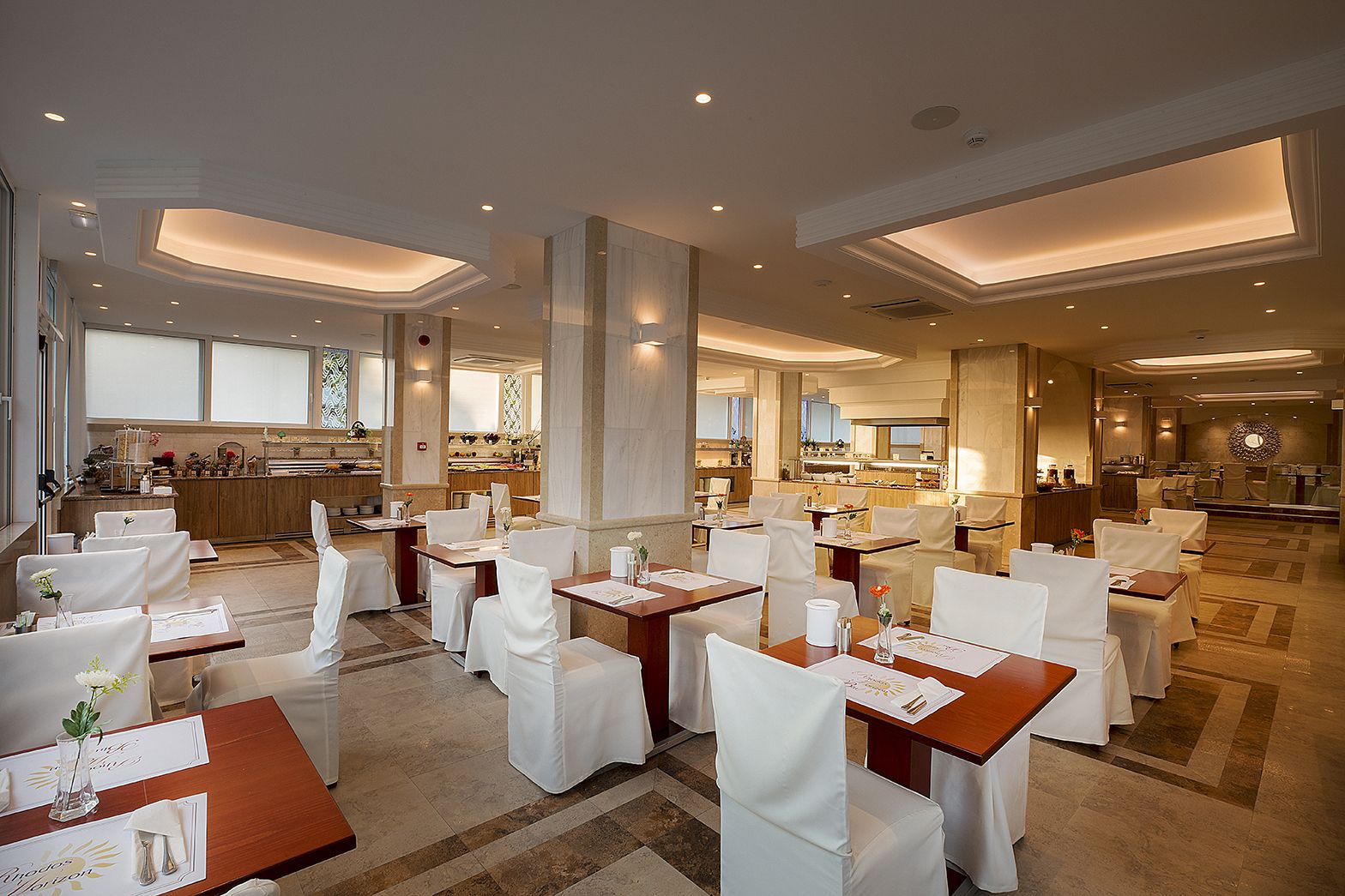MAIN RESTAURANT 
