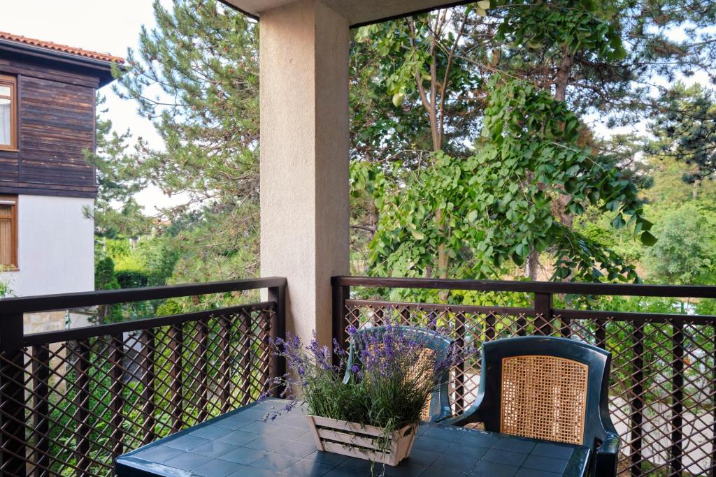 1 Bedroom Apartment (Park View, Balcony)