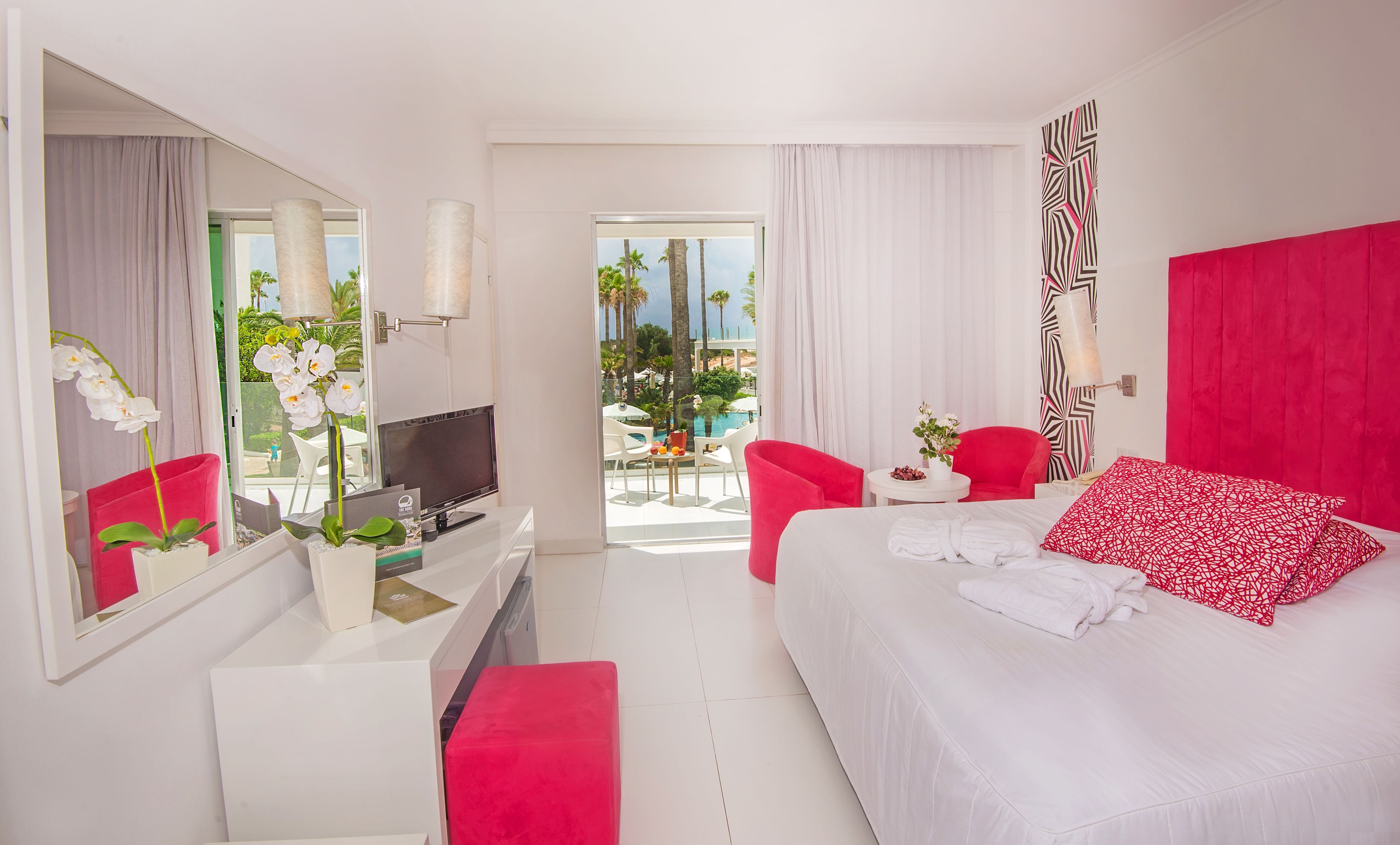 SUPERIOR ROOM (SEAVIEW,BALCONY OR TERRACE)