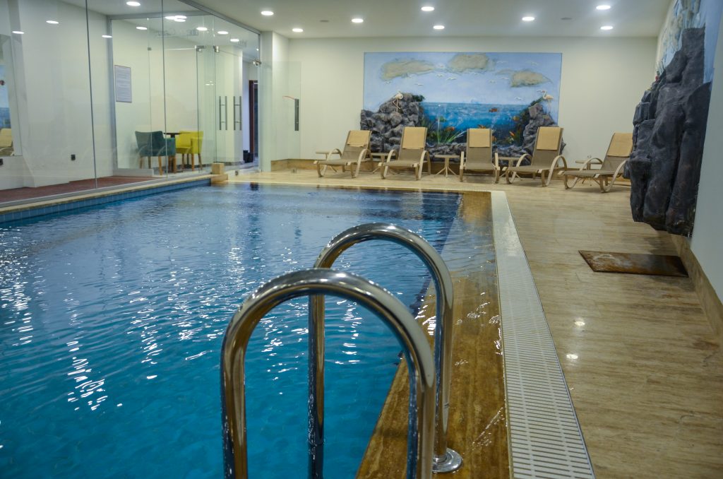 Piscină interioară