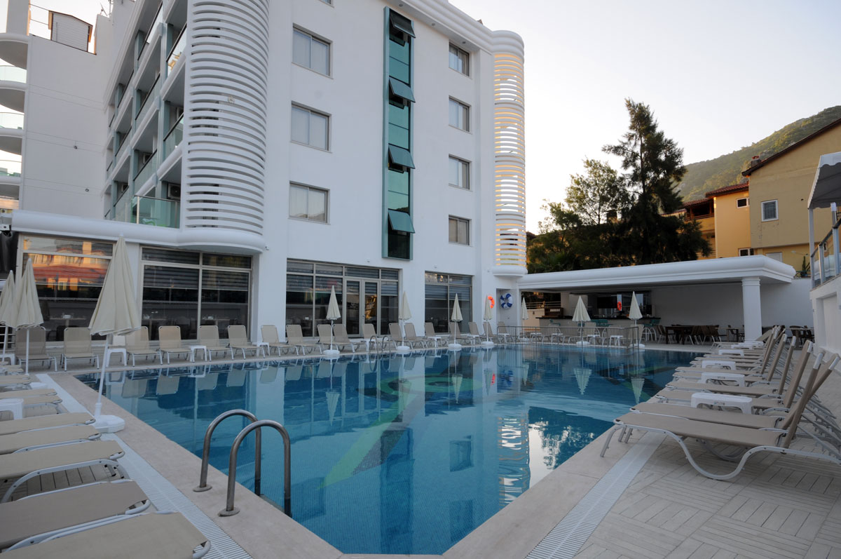 Piscina deschisă