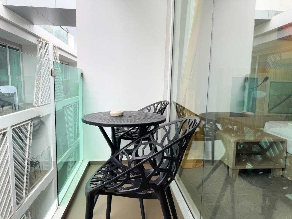 Deluxe King Balcony Room