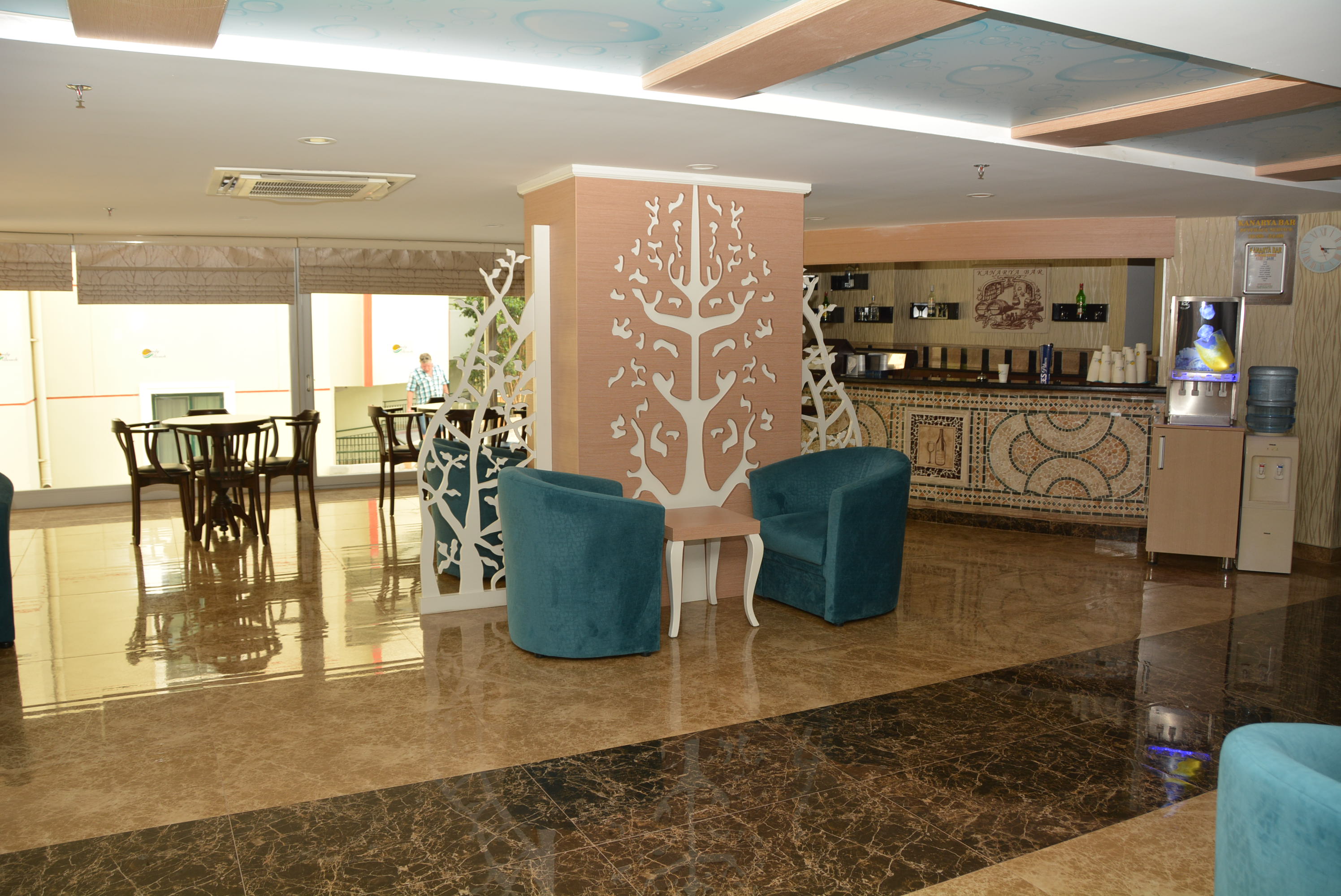 LOBBY BAR
