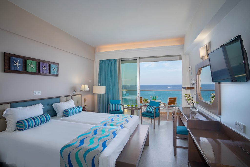 SUPERIOR ROOM (SEAVIEW, BALCONY)