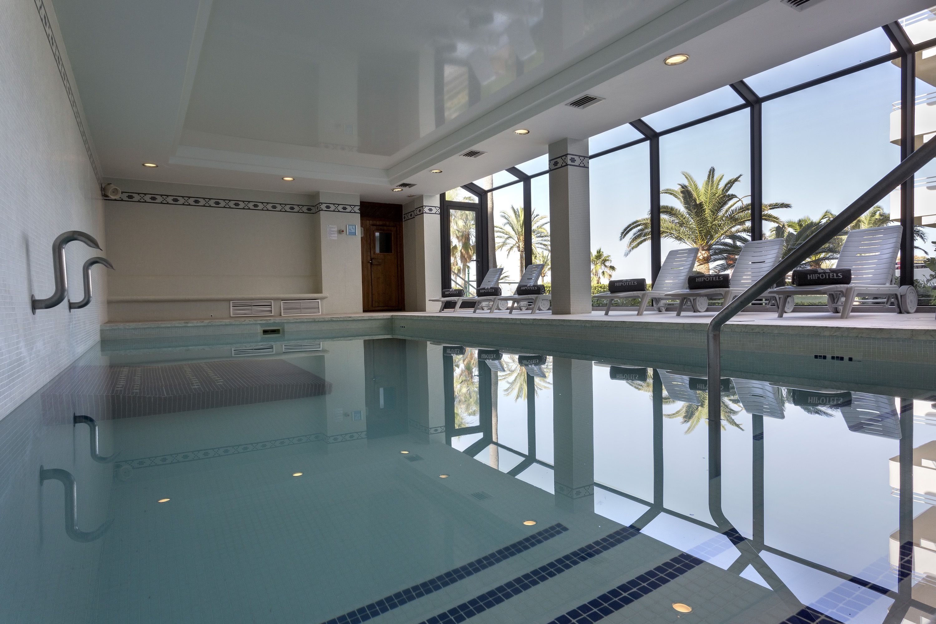 Piscină interioară