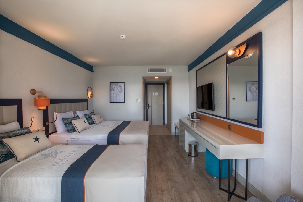 Standard Side Sea View Room with Balcony