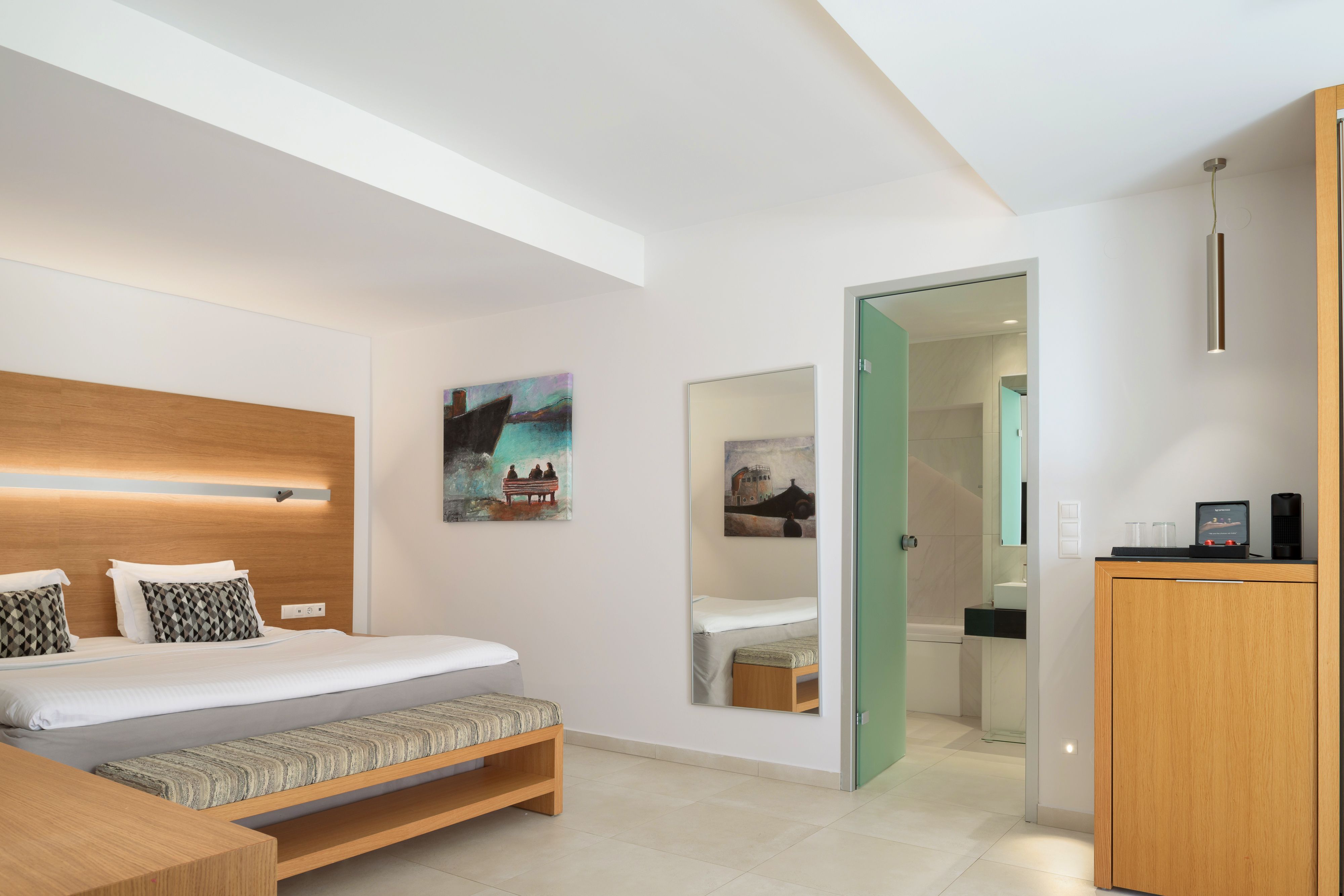 White Deluxe Suite Garden View