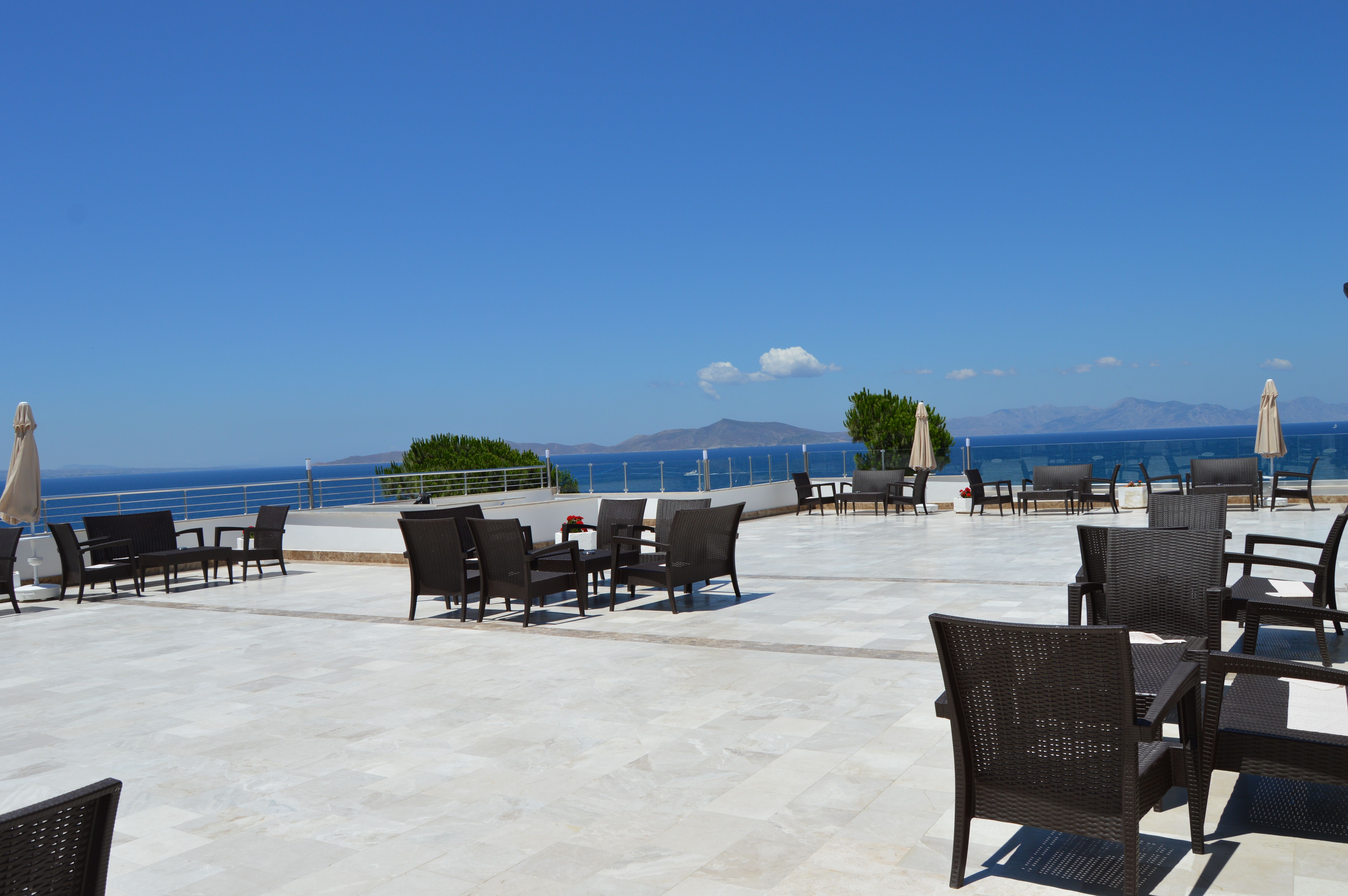 LOBBY BAR