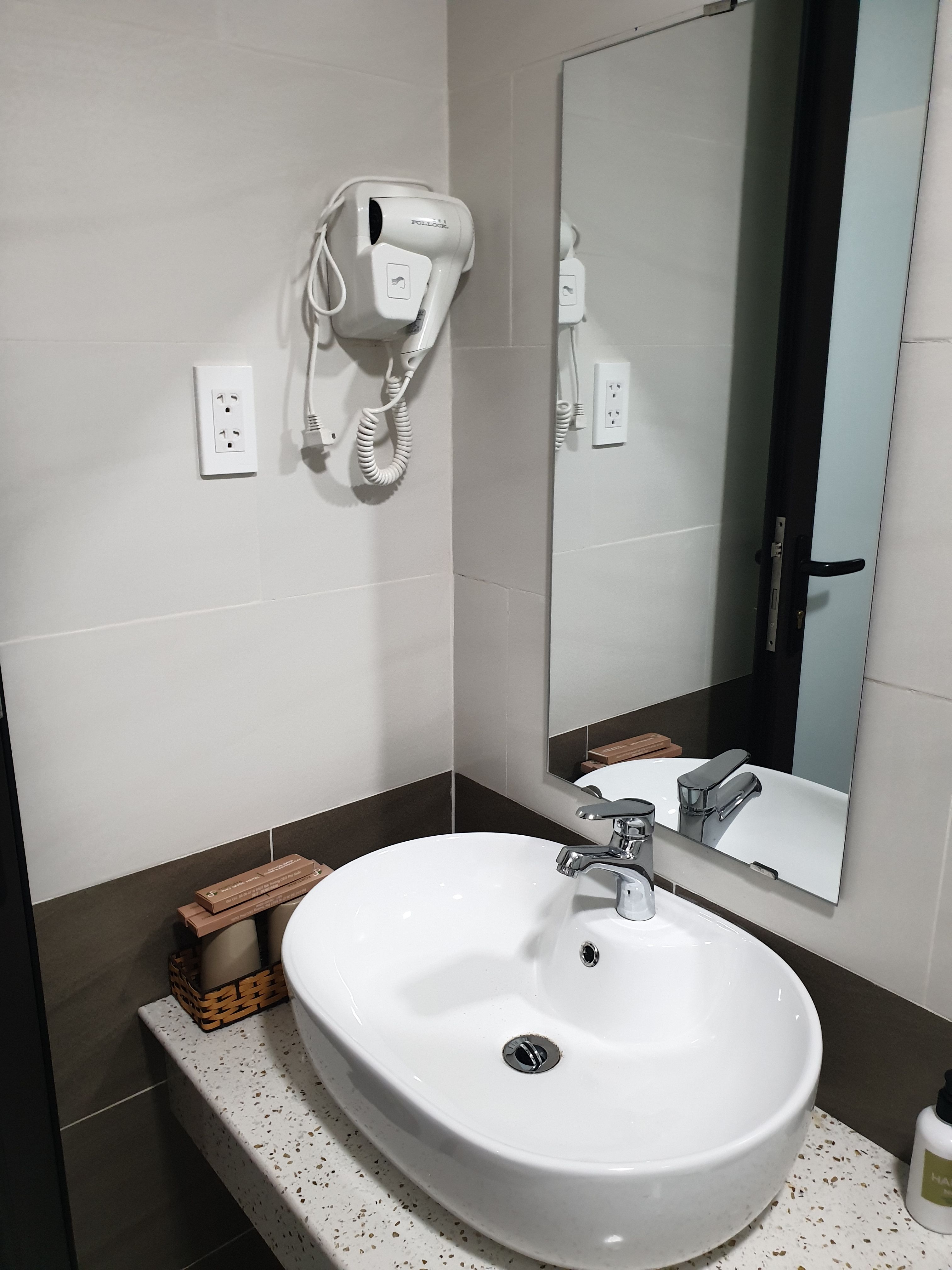STANDARD DOUBLE ROOM (NO VIEW)