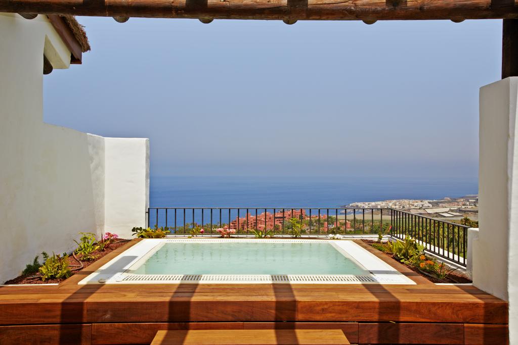3 BEDROOMS SUITE SEA VIEW JACUZZI