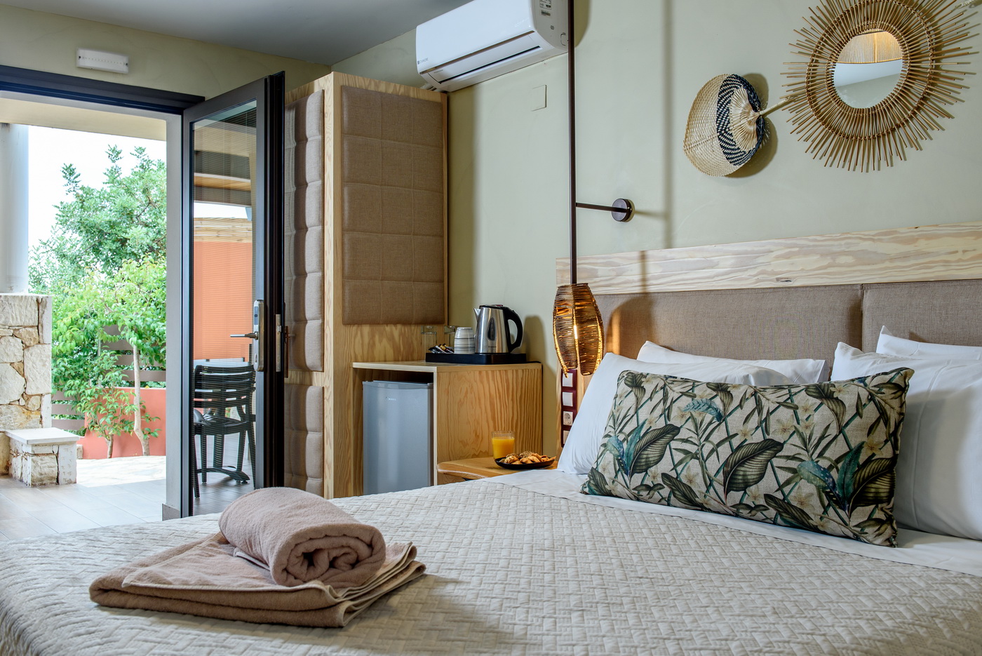 Deluxe Room Inland View