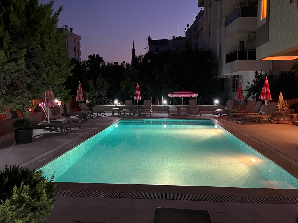 Piscina exterioara/interioara