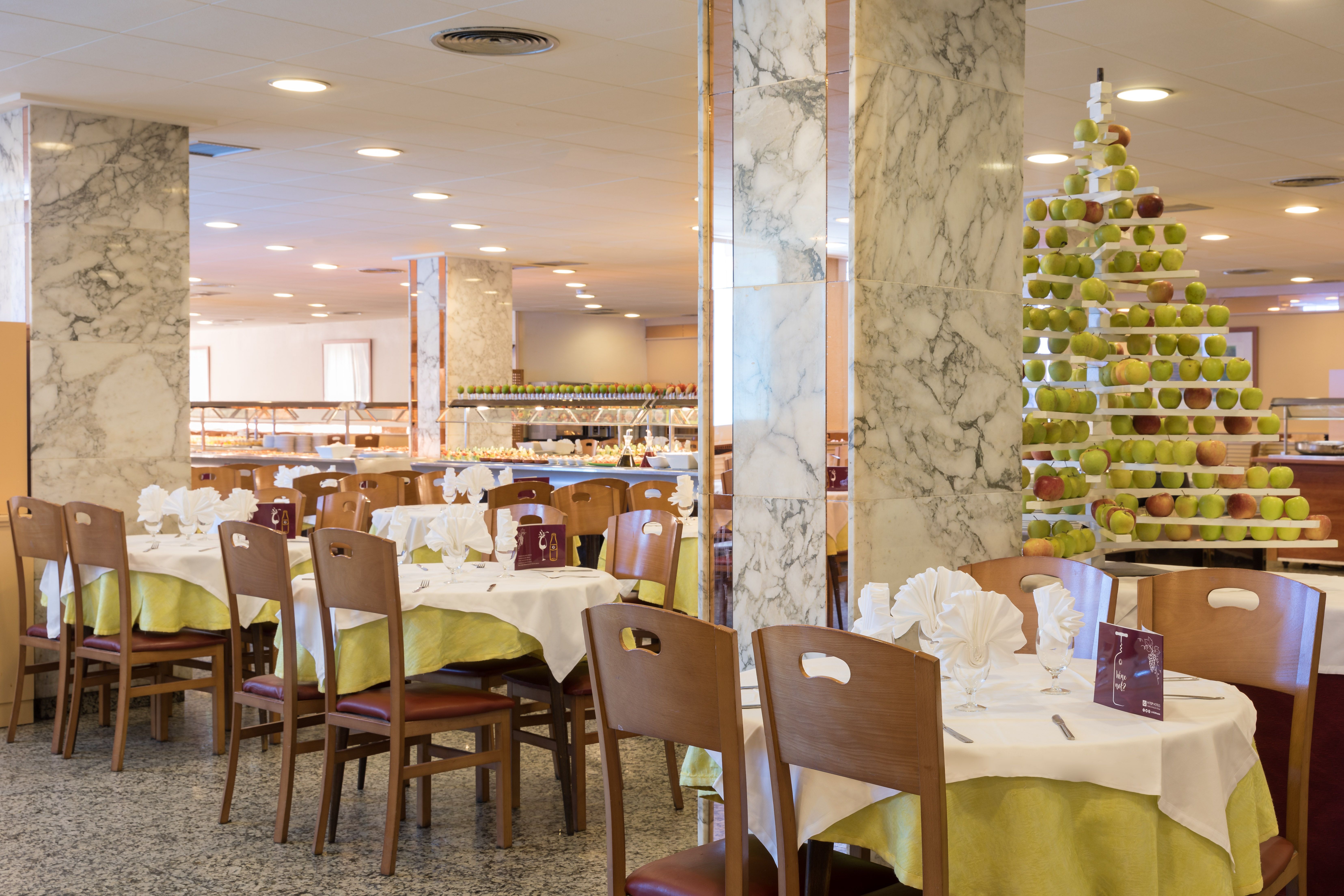 MAIN RESTAURANT