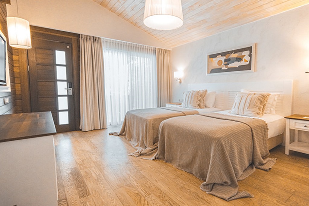 ORANGE STANDARD ROOM