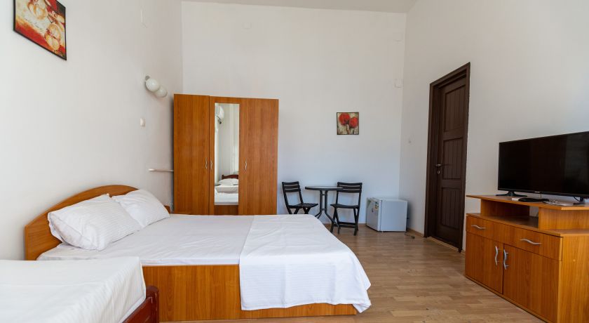 CAMERA ECONOMY 4- PARTER EXTERN IN CLADIREA DIN PIATRA FARA BALCON 