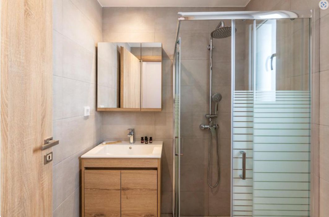 Pool Splash Room for 2