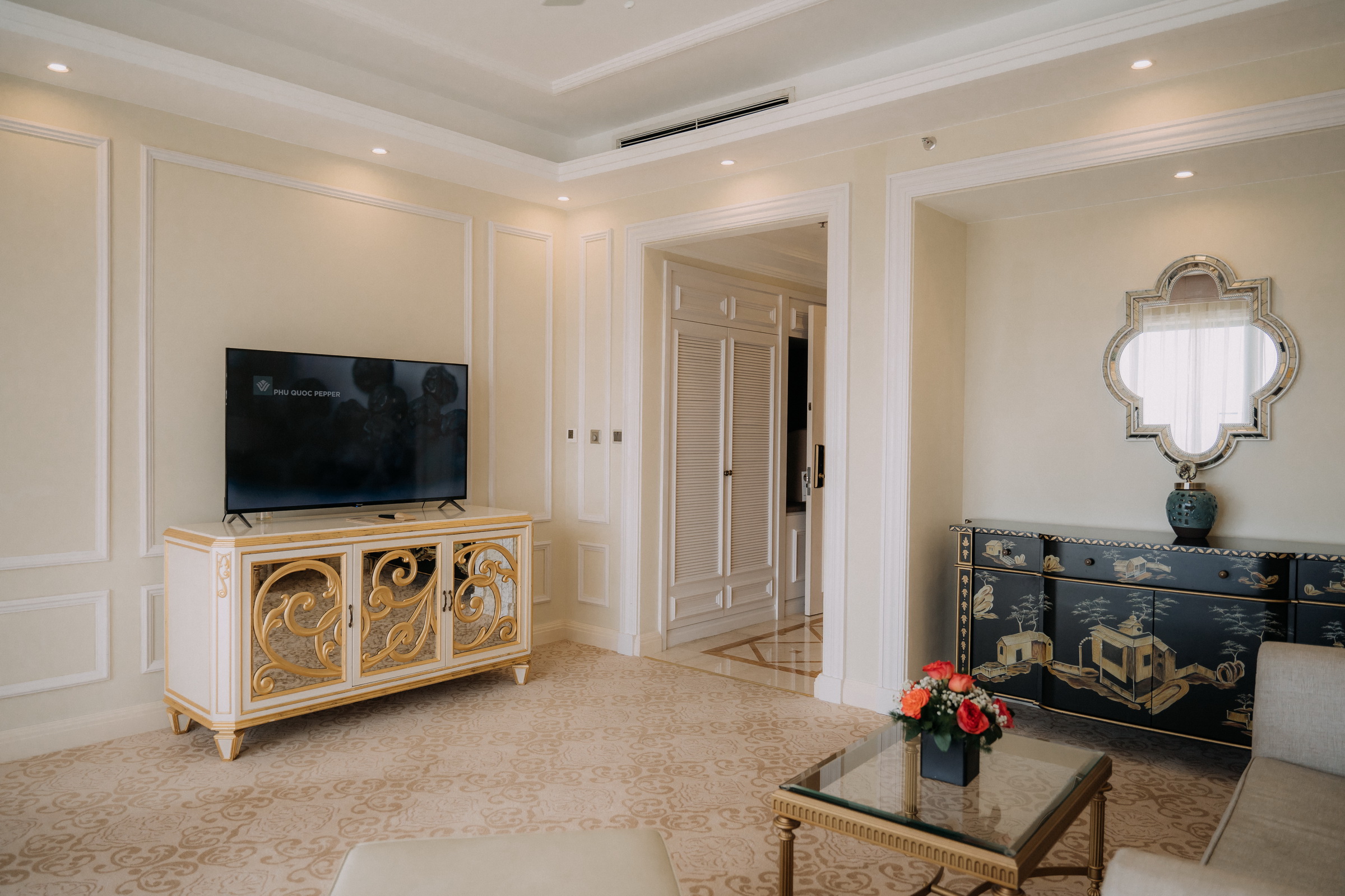 DELUXE SUITE OCEAN VIEW WITH BALCONY