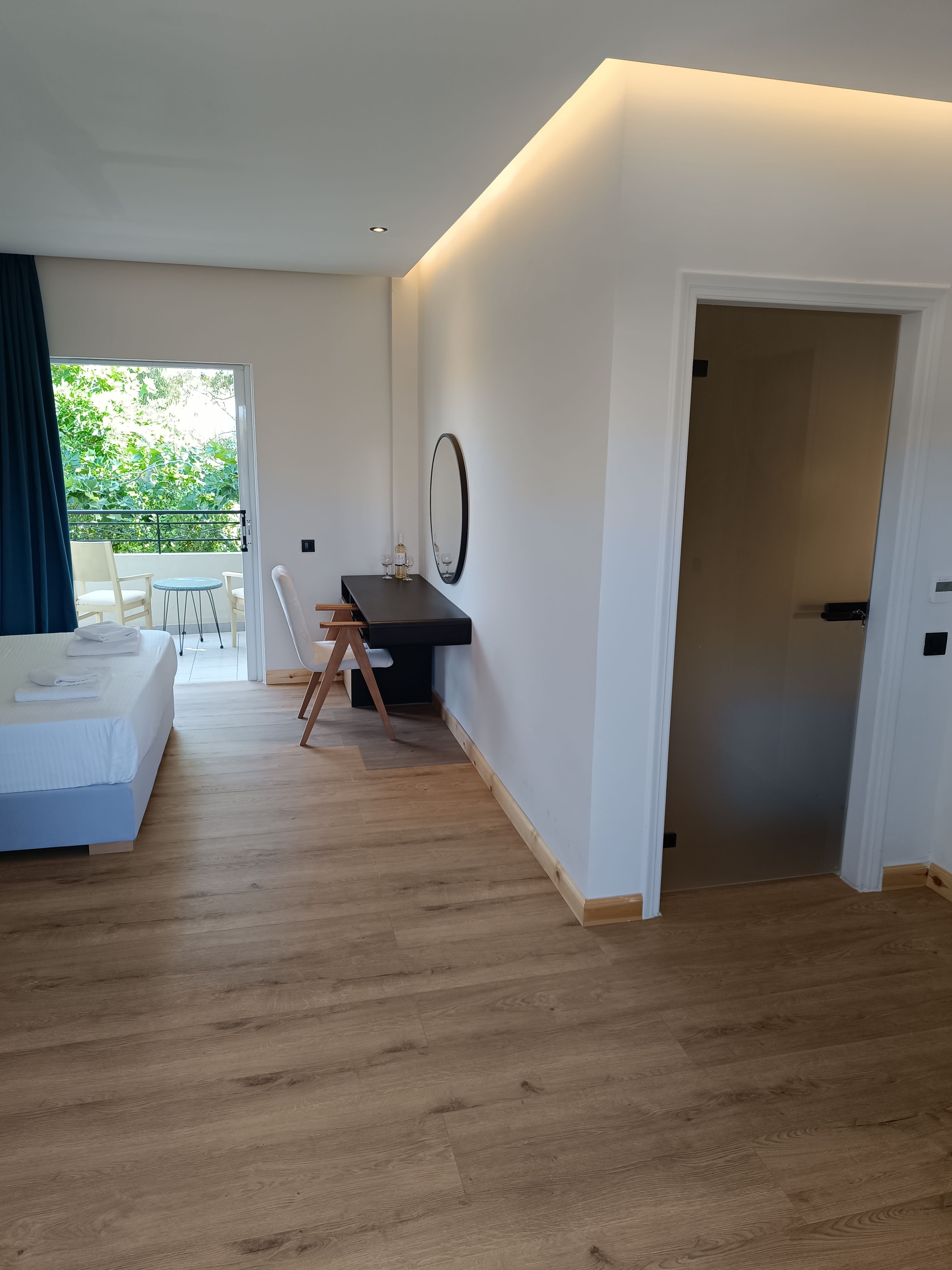 2BEDROOM FAMILY ROOM
