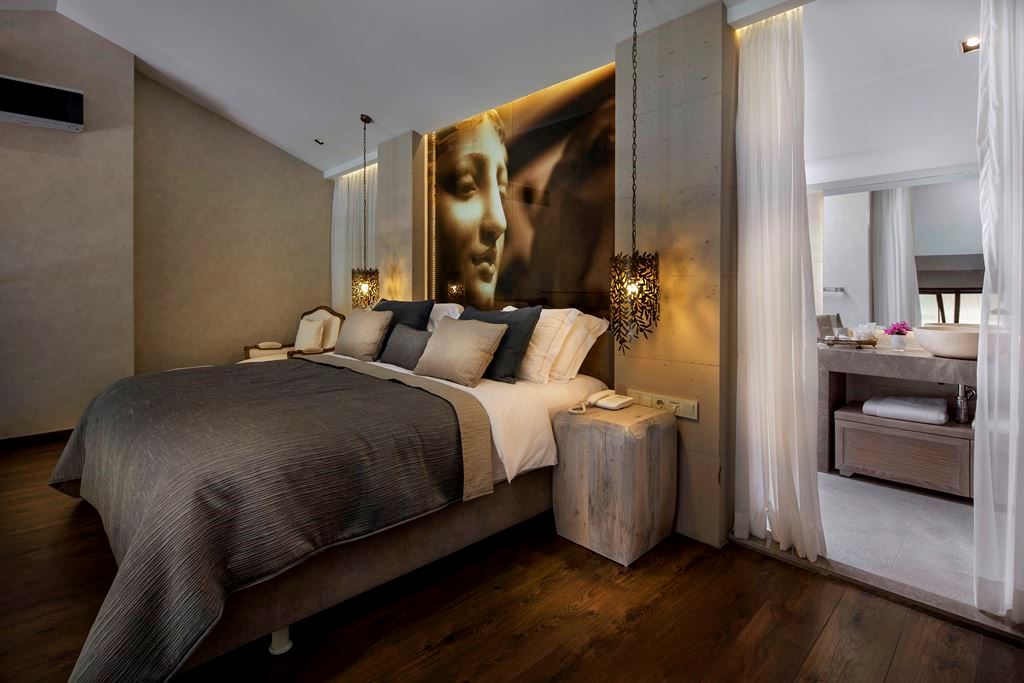 PREMIUM SUIT ROOM