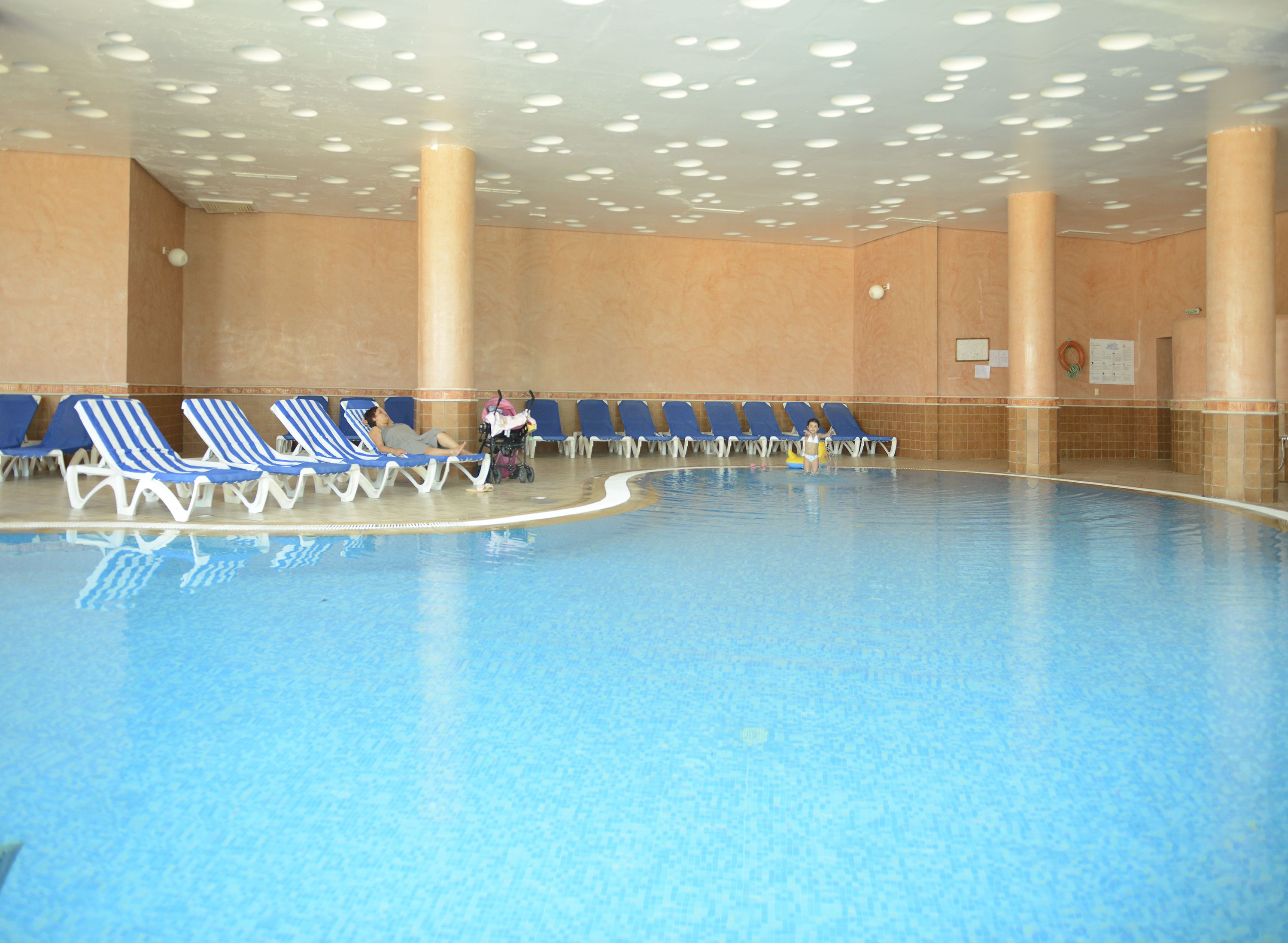 Piscină interioară