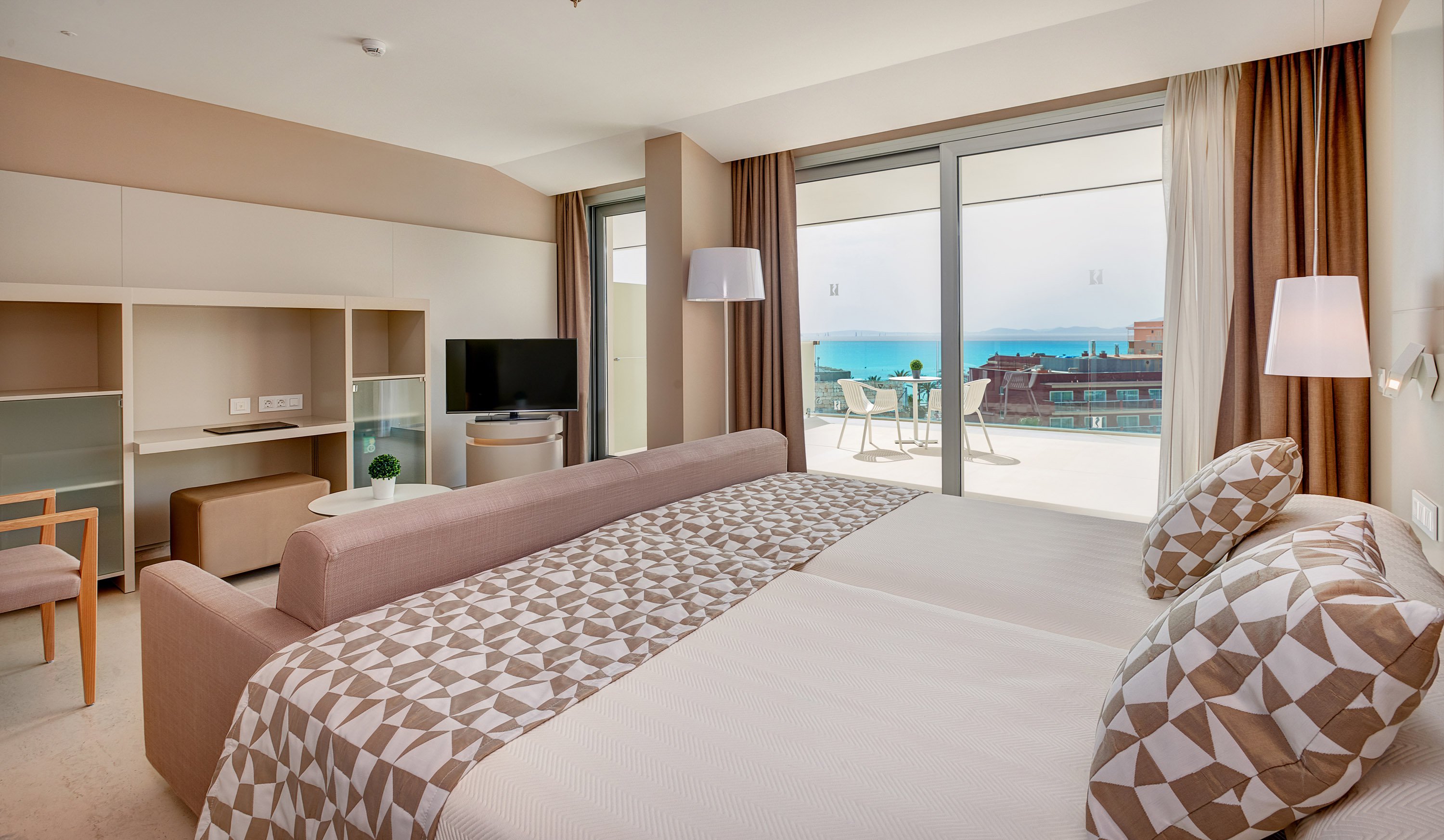 JUNIOR SUITE SEA VIEW WITH BALCONY