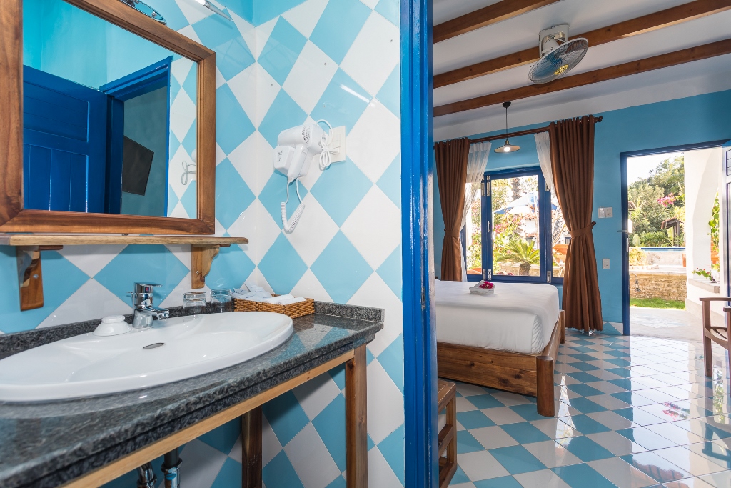 ROOM DELUXE DOUBLE OR TWIN