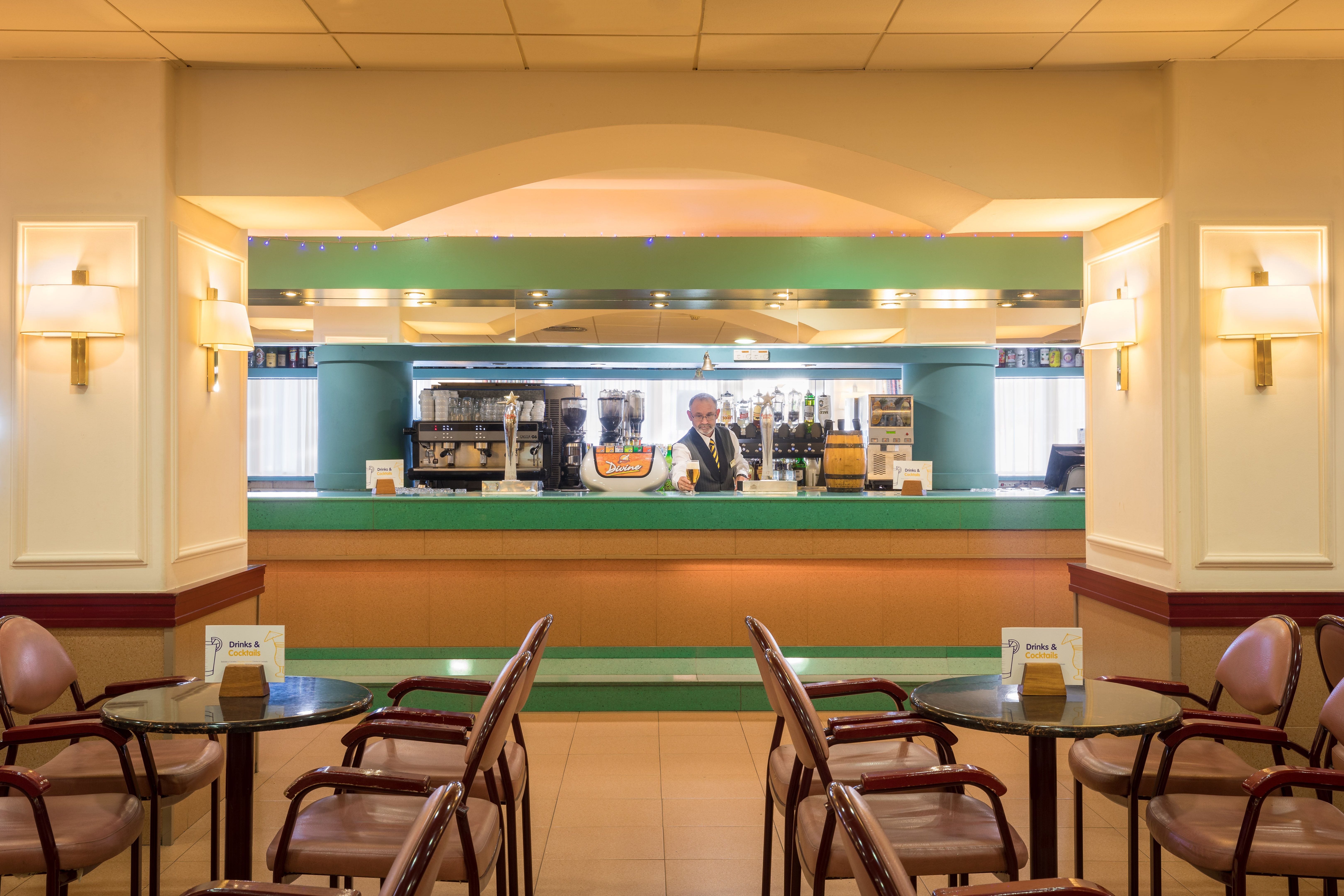 LOBBY BAR