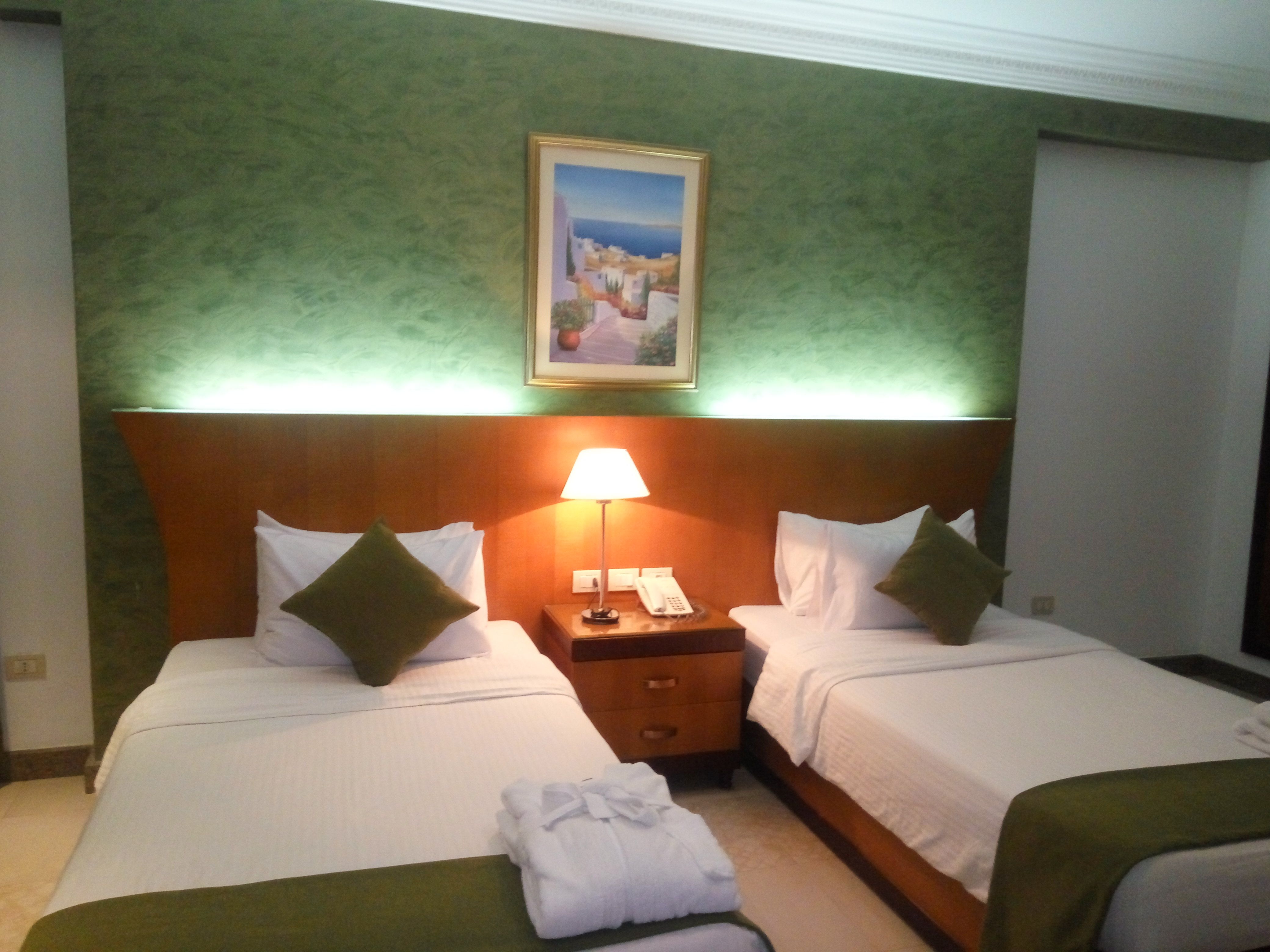 DELUXE ROOMS