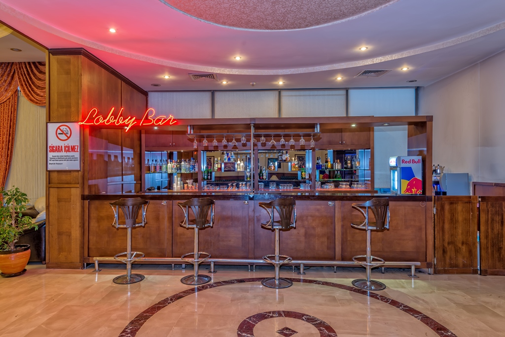 LOBBY BAR