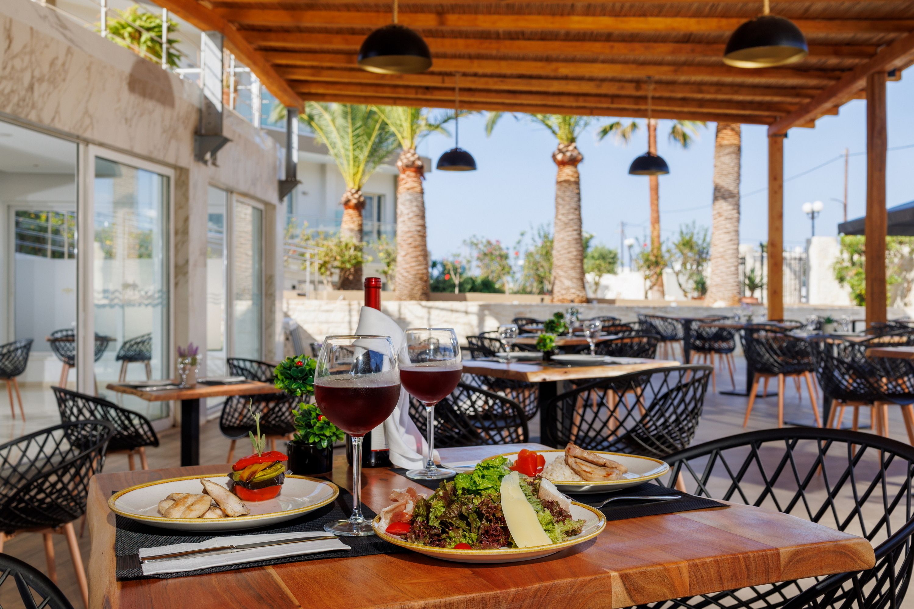 MAIN RESTAURANT 