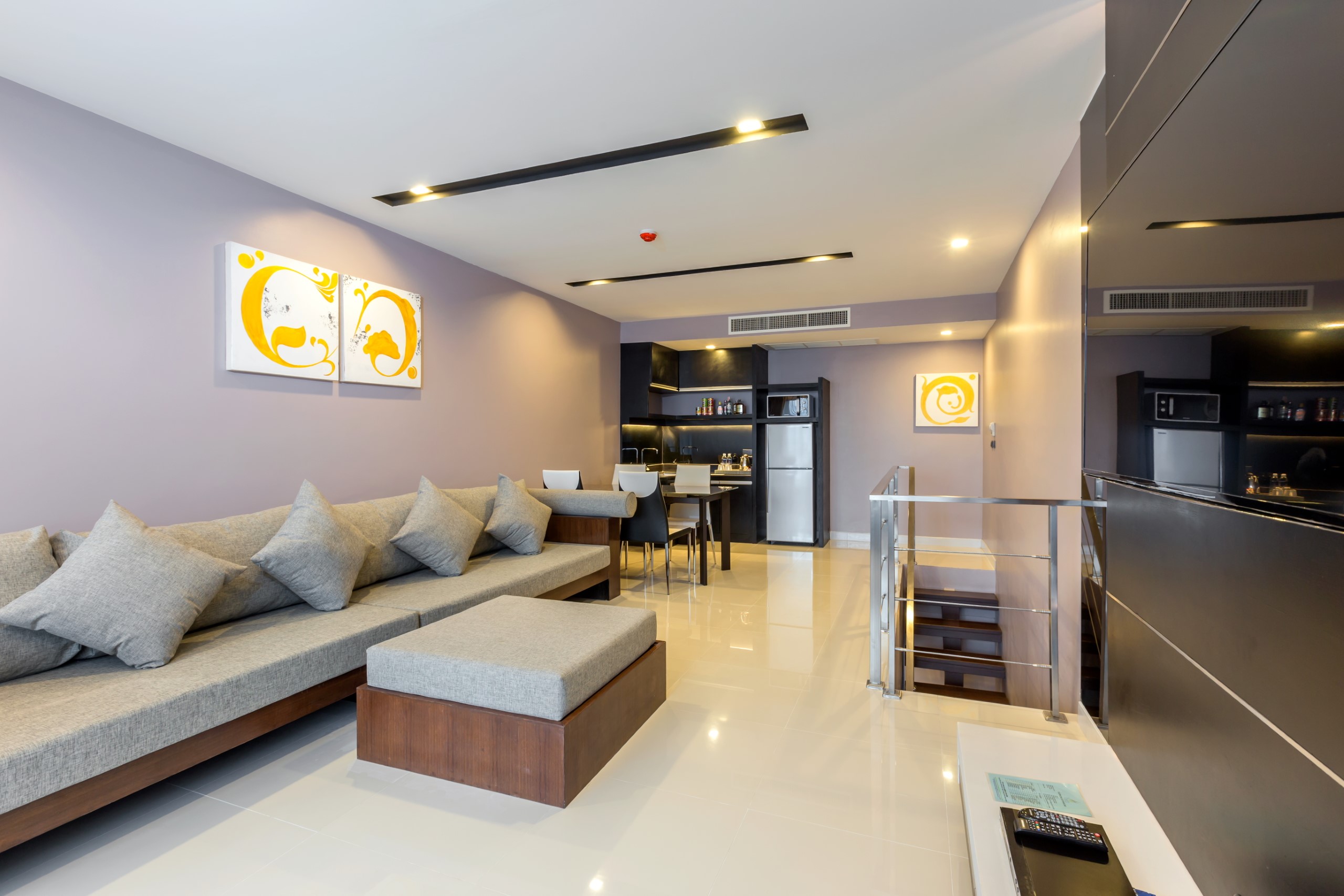EXECUTIVE SUITE