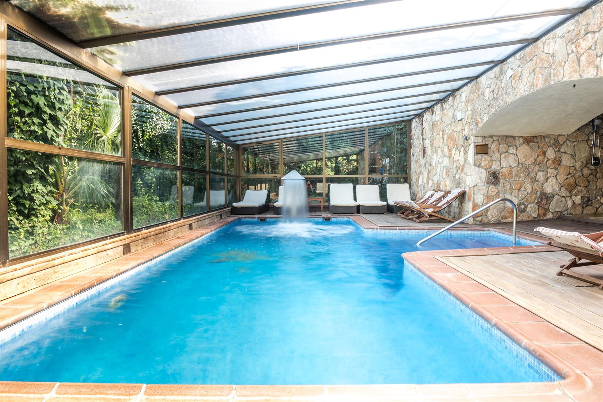 Piscină interioară