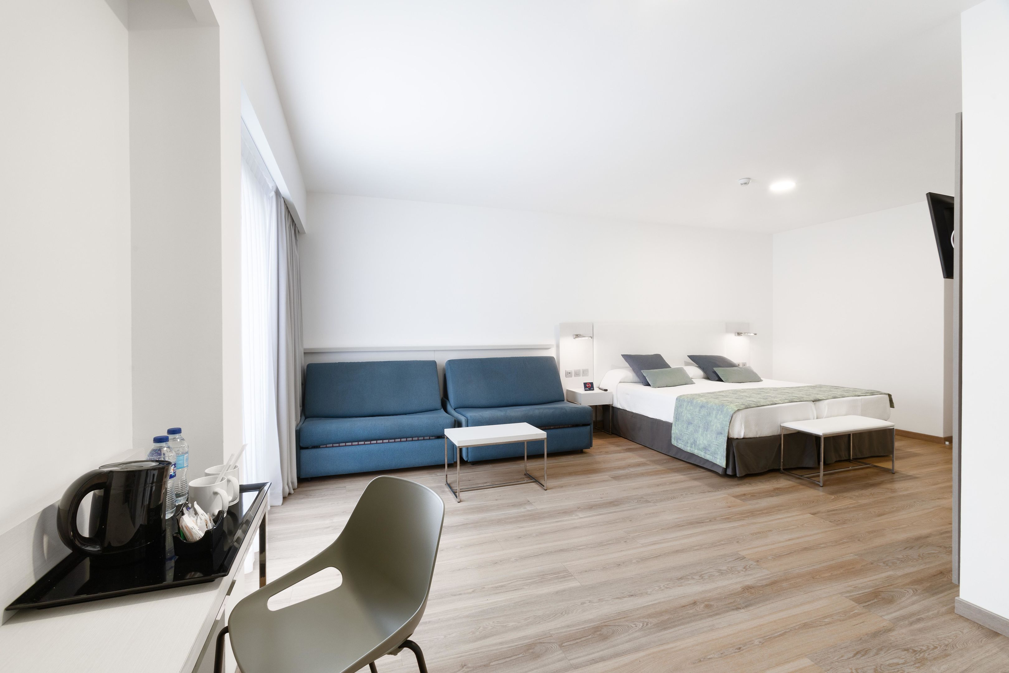 FAMILY ROOM BALCONY OR TERRACE