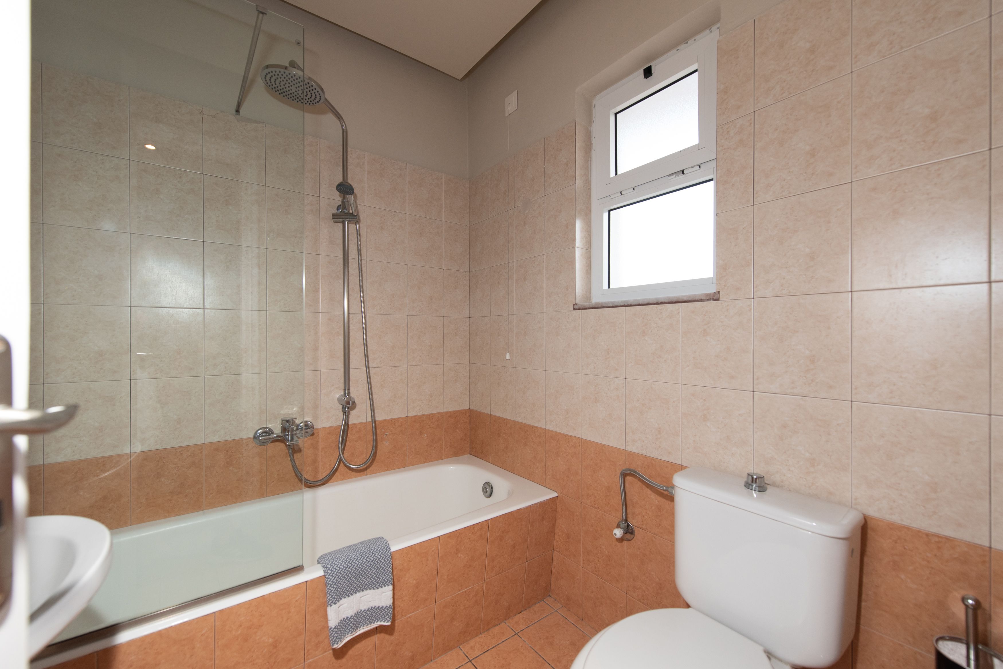 APARTMENT 2 BEDROOM BALCONY OR TERRACE