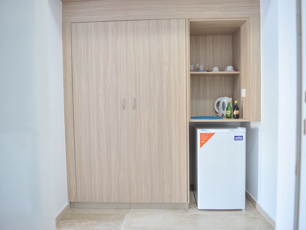 ONE BEDROOM INLAND VIEW 