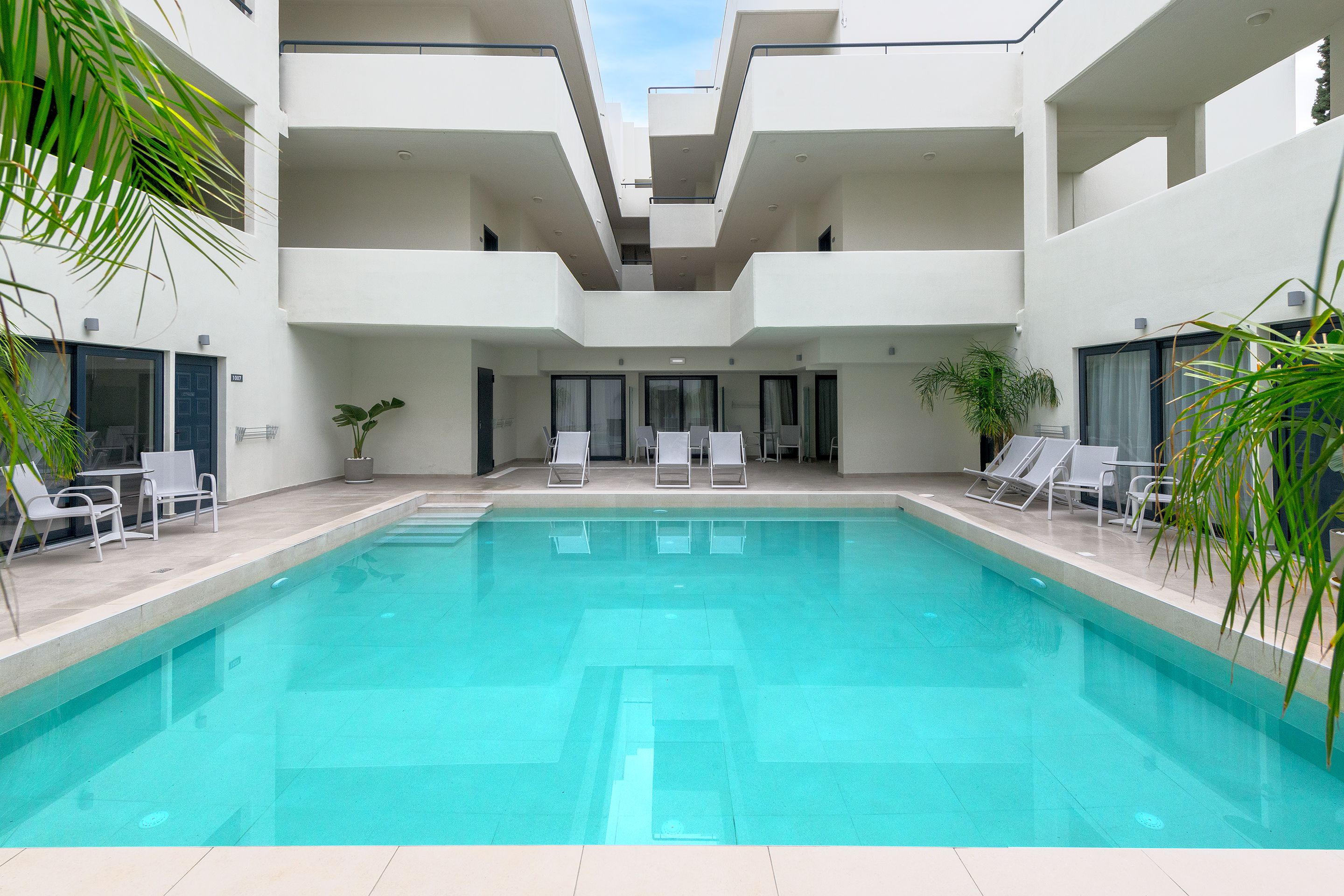 Family room with Sharing Pool