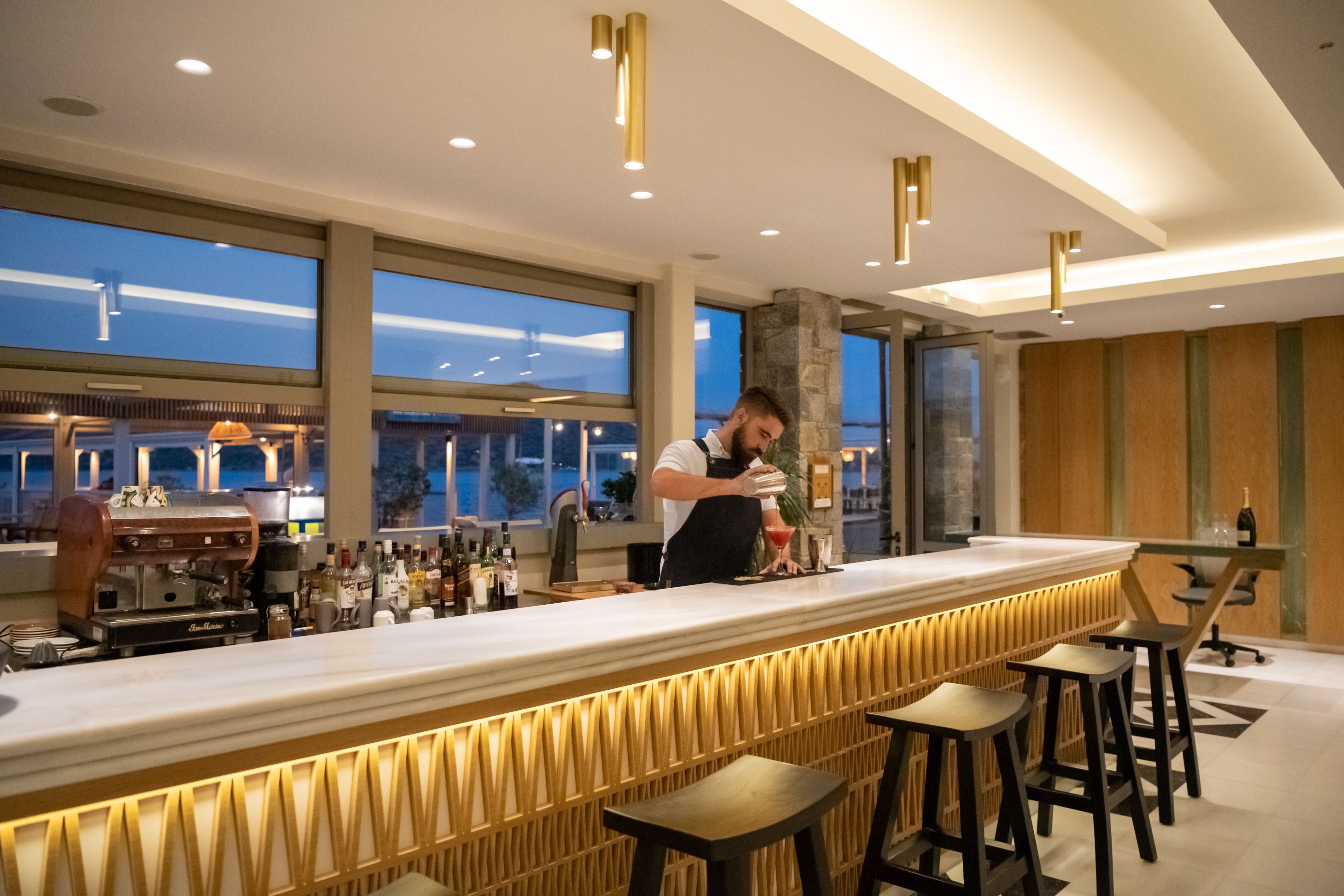 MAIN SEA BREEZE  BAR