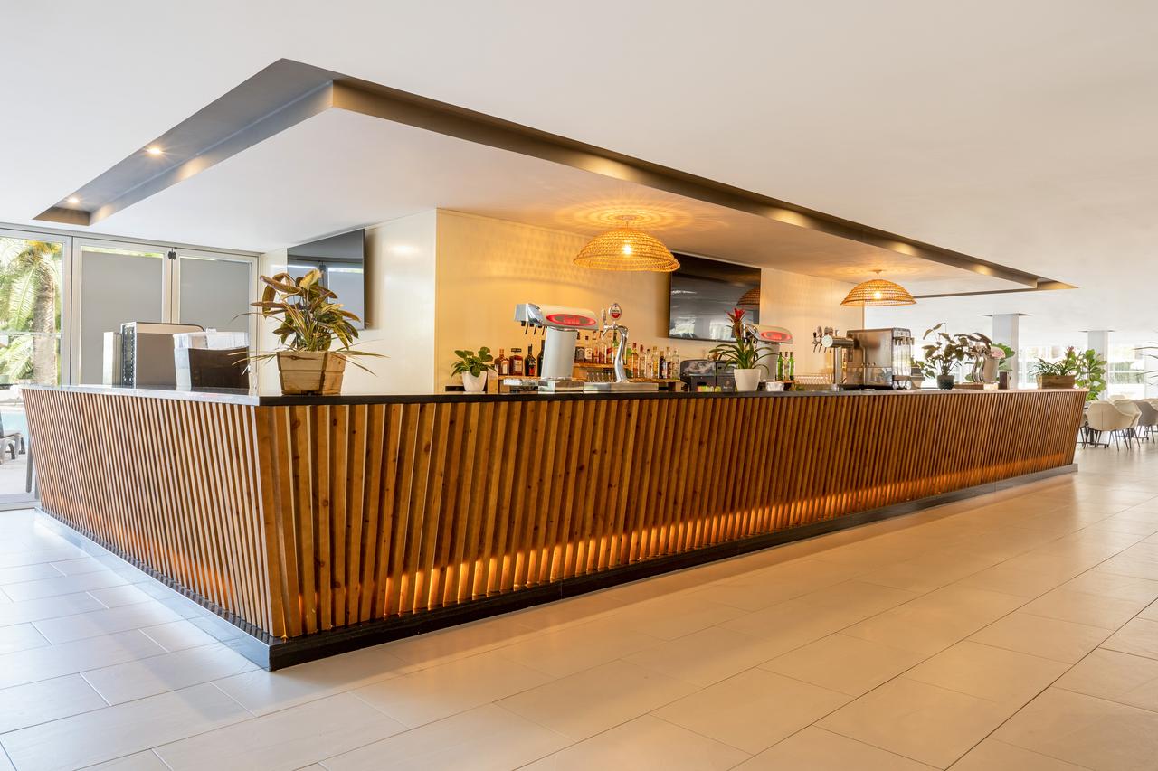 LOUNGE BAR