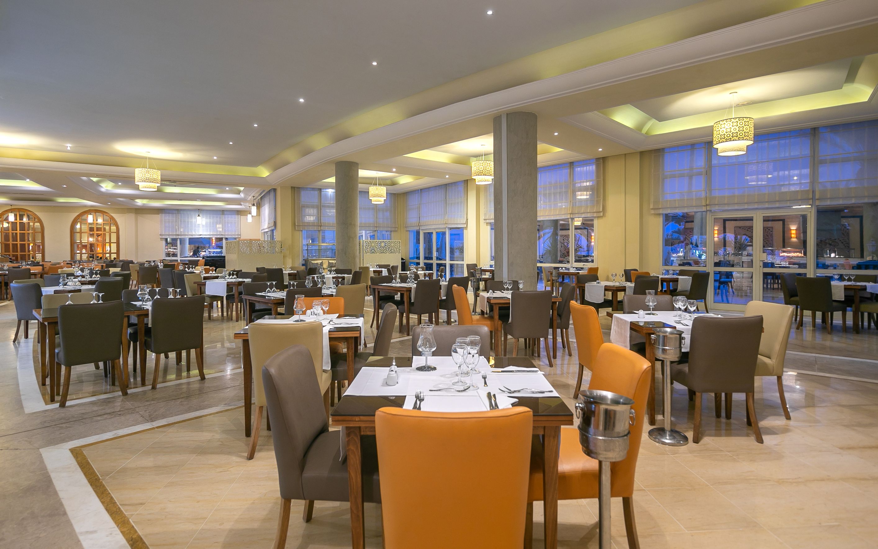 MAIN RESTAURANT