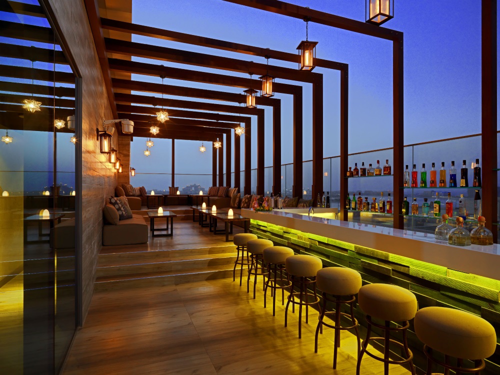 Dubai, Hotel Aloft Palm Jumeirah, bar, terasa.jpg