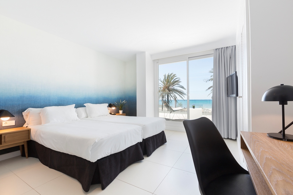 DOUBLE SEA FRONT BALCONY