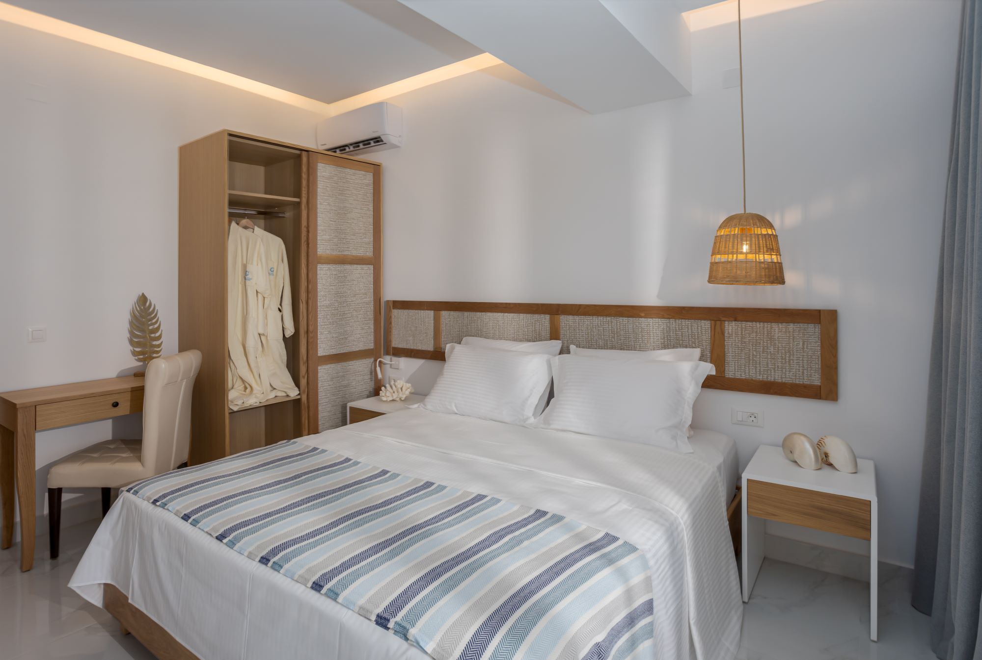 LUXURY GRAND SUIT SEA VIEW TERRACE