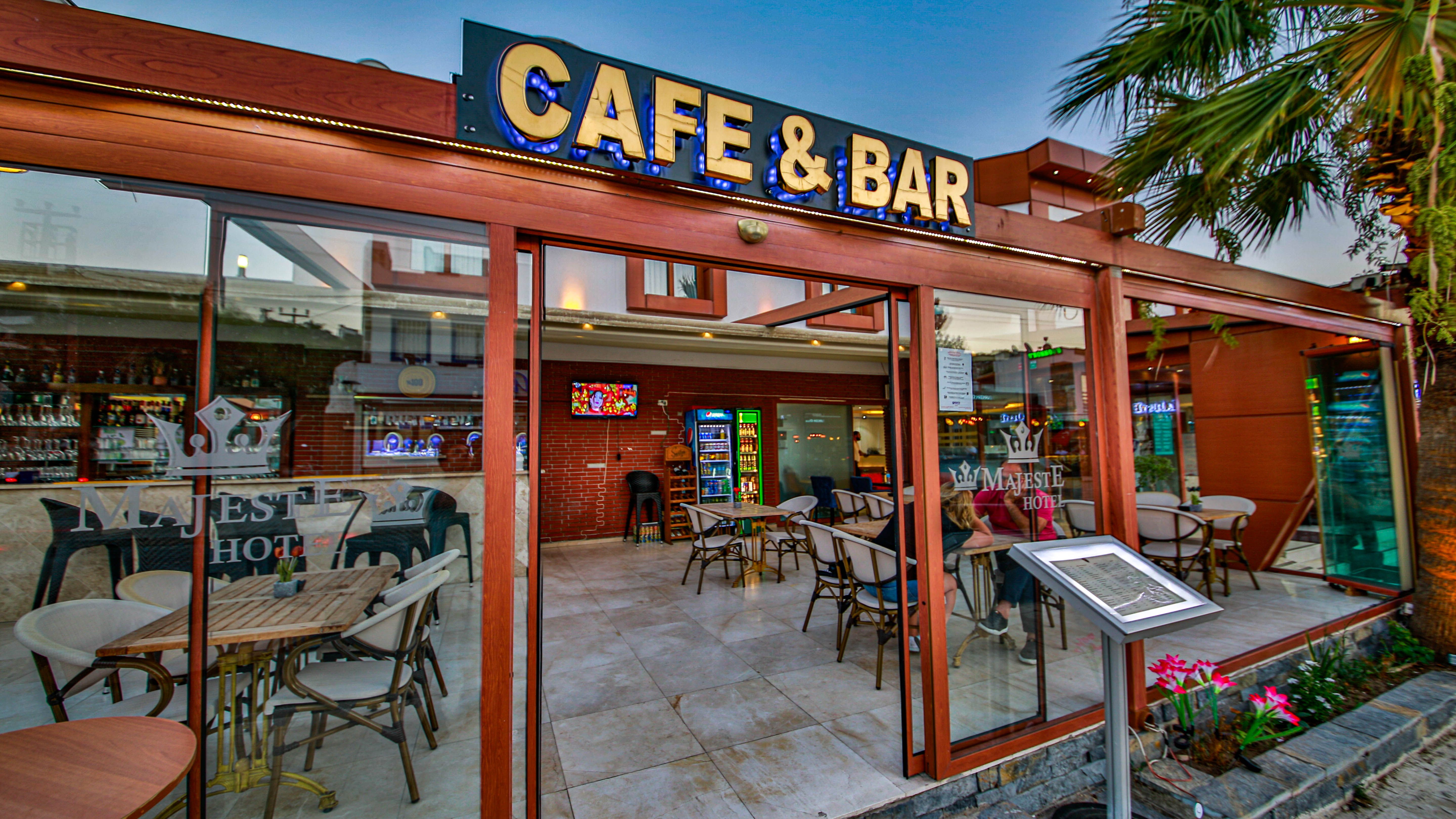 Pool Bar